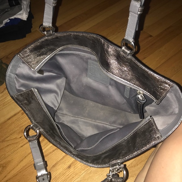 Coach Bag- Carry all style   Hardly used - Picture 3 of 3